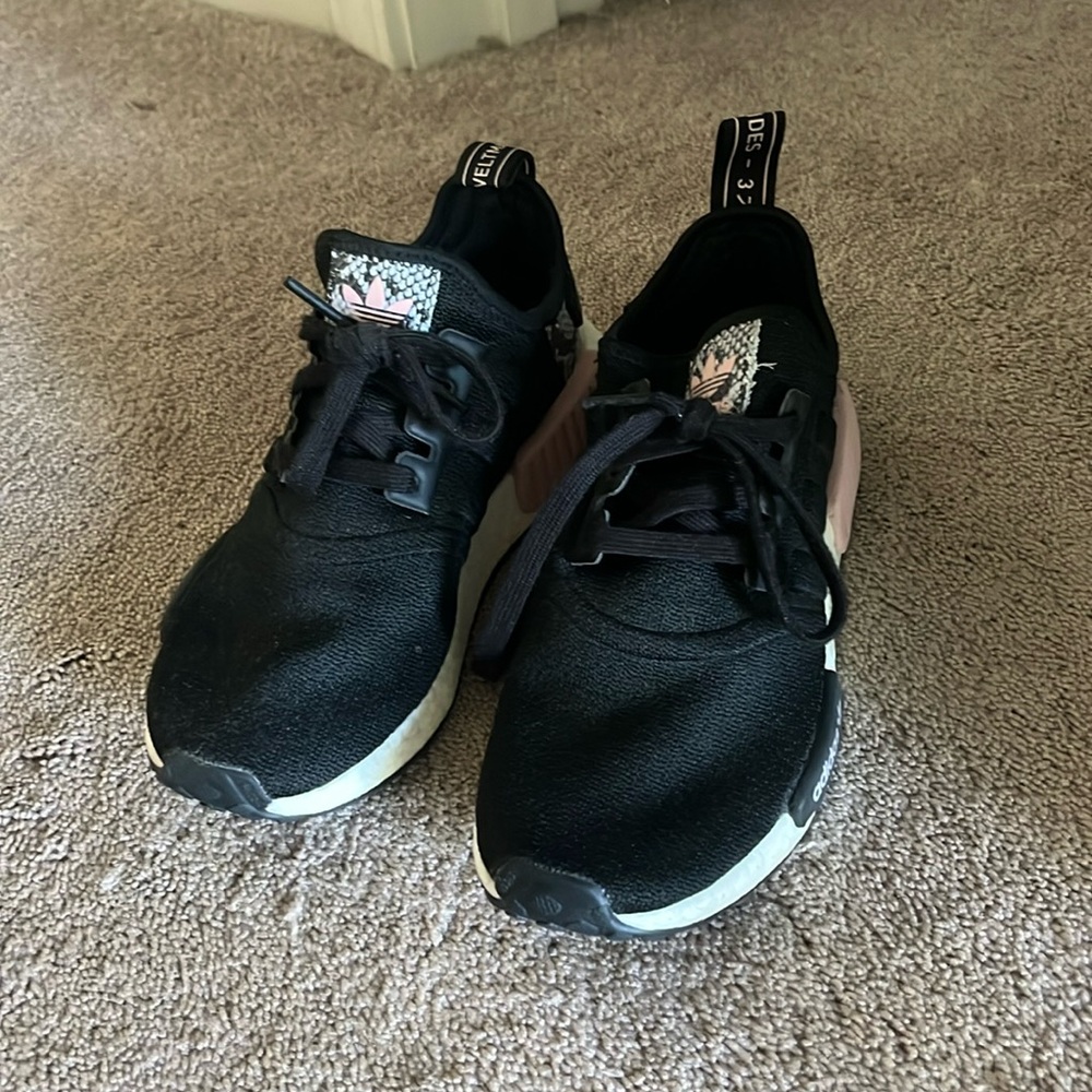Adidas size 6 1/2 women’s sneakers
